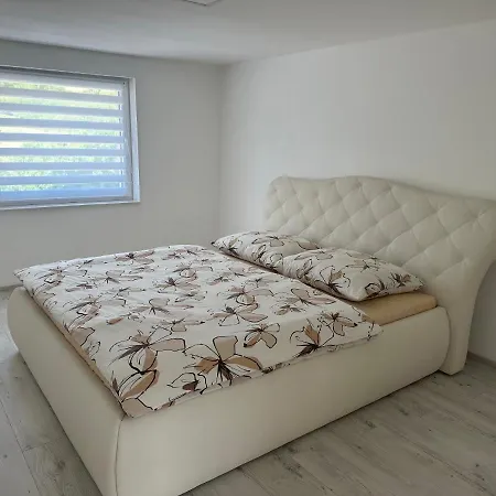 Apartman Pod Magurou Horny Stefanov